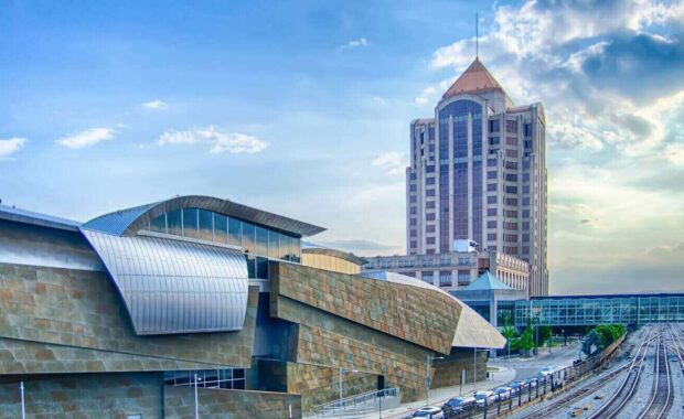 roanoke virginia city skyline in the mountain valley of appalach