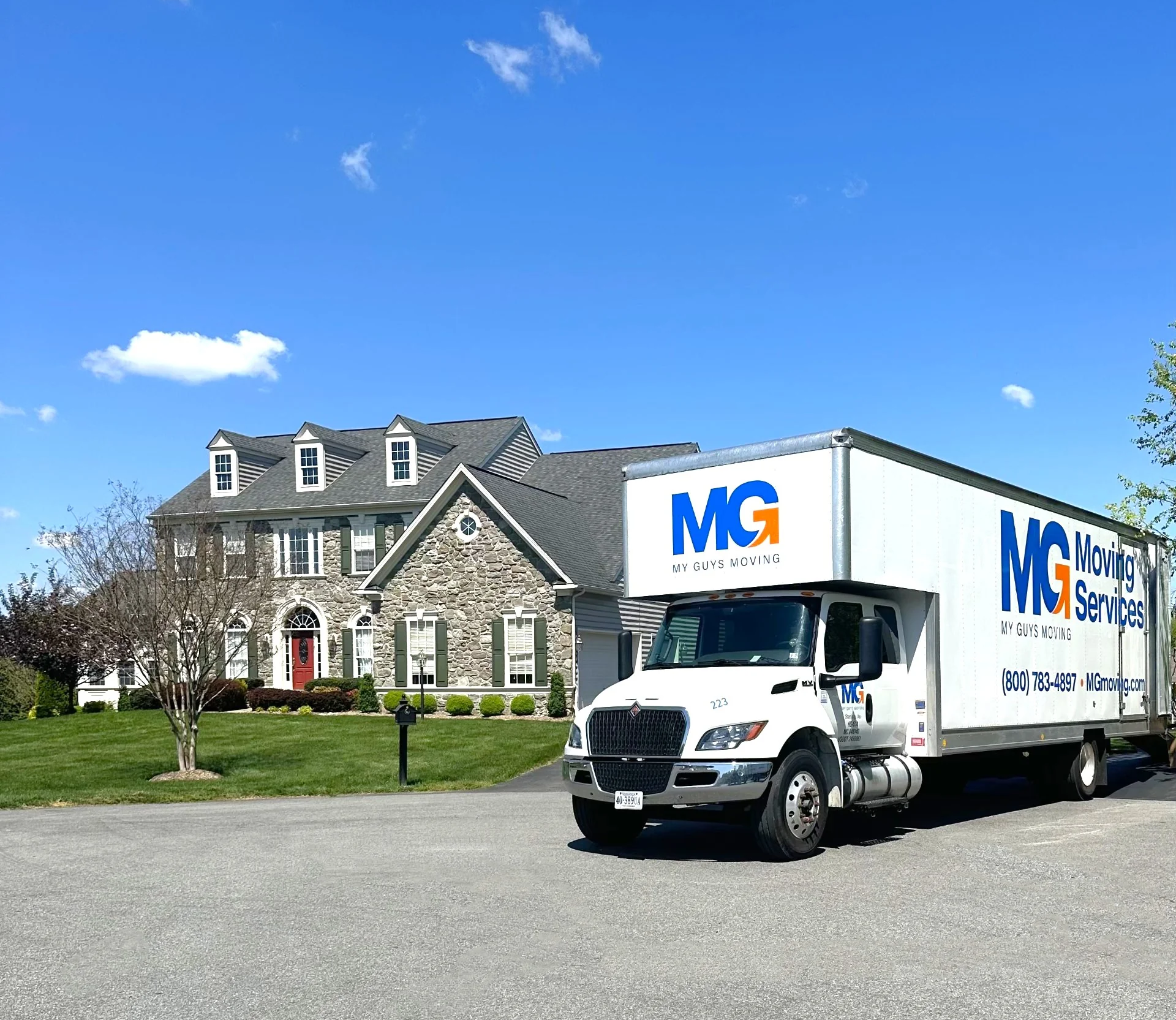 moving-truck-in-driveway-south-florida