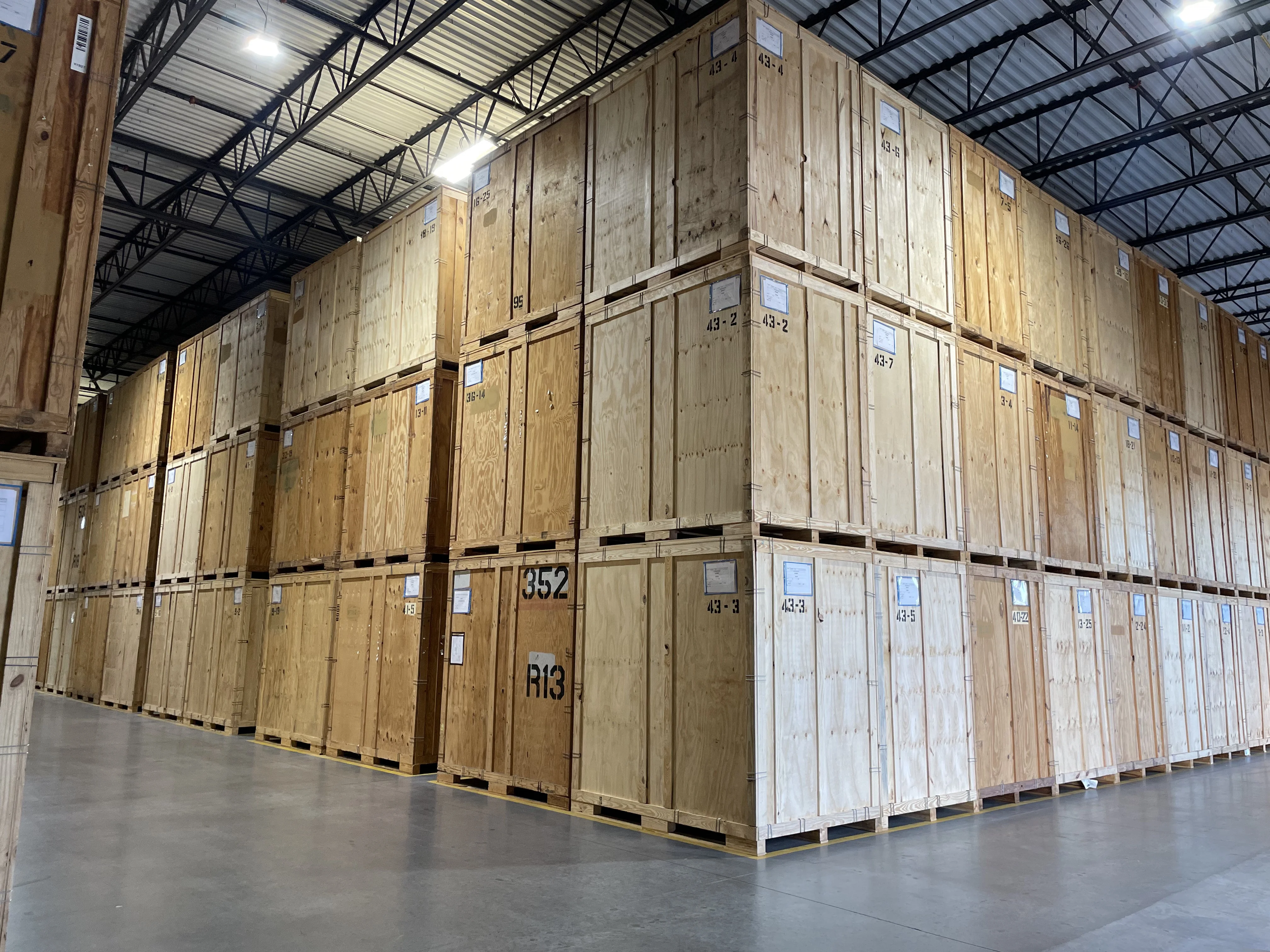 moving-truck-in-front-of-house